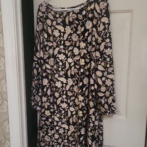 Old Navy Floral Midi Dress in Black and Cream PETITE